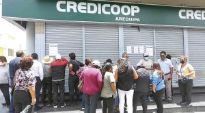 Foto de puerta de Credicoop.La República