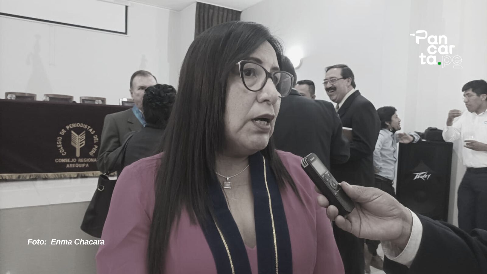Decana se pronuncia frente a agresiones en contra de periodista